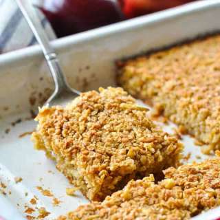 Amish Baked Oatmeal Recipe with Apples and Cinnamon