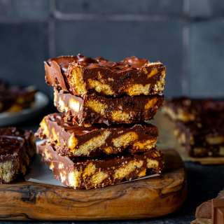 Easy Peasy Chocolate Tiffin (Only 4 Ingredients!)