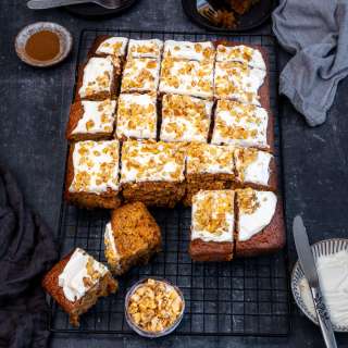 Easy Carrot Cake Traybake