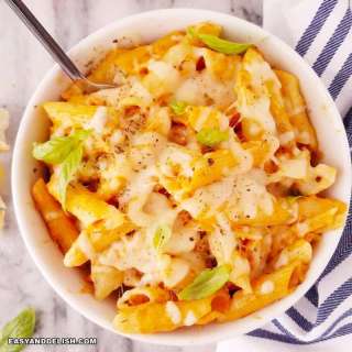 Brazilian Mac and Cheese with Chicken (Macarronada com Requeijão)