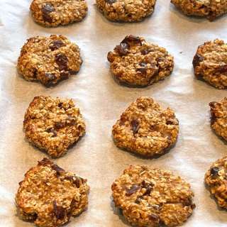 4 Ingredient Banana Oatmeal Cookies (Vegan)