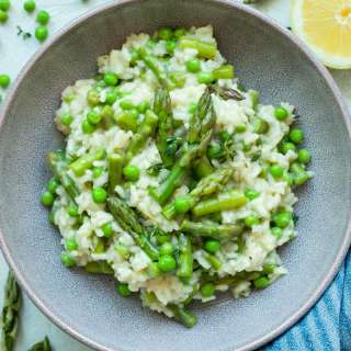 Lemony asparagus risotto with green peas