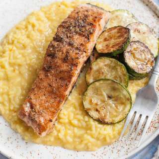 Saffron risotto with salmon and zucchini