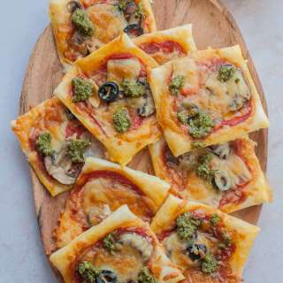 Puff pastry pizza bites