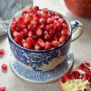 How to cut and de-seed a pomegranate