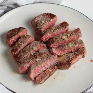 Seared Beef with Garlic Sauce Recipe