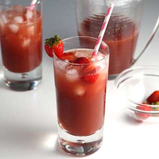 How to Make Strawberry Acai Refresher