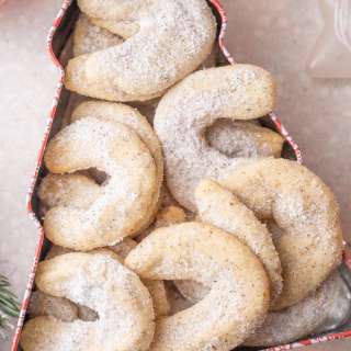 Vanillekipferl (Vanilla Crescent Cookies) + video