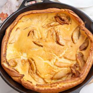 German Apple Pancake (Apple Dutch Baby)