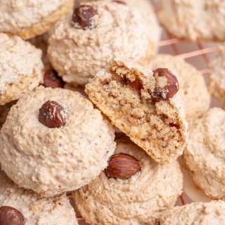 Nussmakronen (German Hazelnut Macaroons)