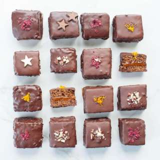Gingerbread squares with plum jam and chocolate (Lebkuchen cookies)