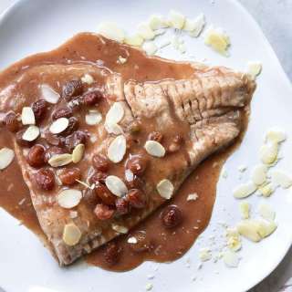 Fish with gingerbread sauce (Carp in old Polish gray sauce)