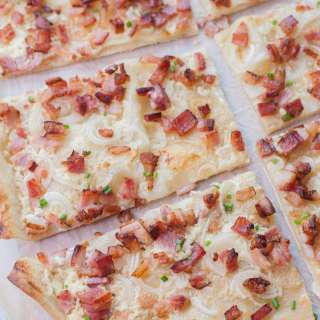 Flammkuchen - German pizza with bacon and onions (video)