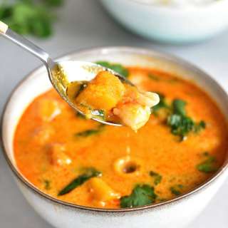 Thai shrimp, pumpkin and spinach red curry