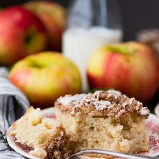 Mom's Easy Apple Coffee Cake