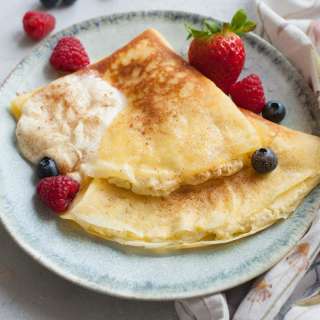 Polish crepes with cheese filling (naleśniki z serem)
