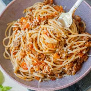 Quick spaghetti with fresh tomato meat sauce