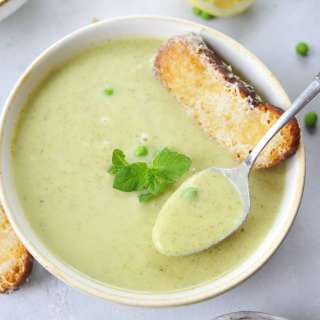 Creamy zucchini soup with mint and peas