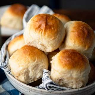 One Hour, No Knead, Easy Dinner Rolls!