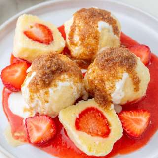 Polish Strawberry Dumplings (Knedle z Truskawkami)