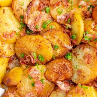 Bratkartoffeln (German fried potatoes with bacon and onions)