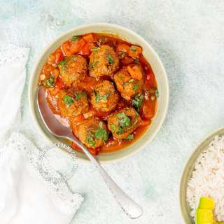 Albóndigas de Res Guisada [Recipe + Video] Dominican Meatballs