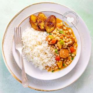 Habichuelas Blancas Guisadas (Stewed Small White Beans Recipe)