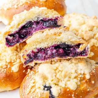 Jagodzianki (Polish Blueberry Buns)