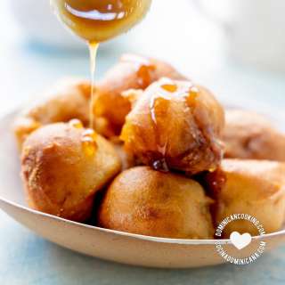 Buñuelos de Viento [Recipe + Video] Puffy Fried Balls in Syrup