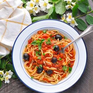 Dump-and-Bake Pasta Puttanesca