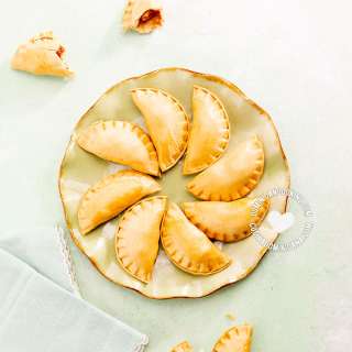 Empanaditas de Guayaba y Queso [Recipe + Video] Guava Empanadas