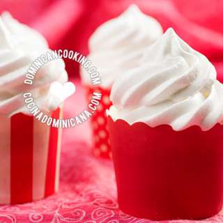 [Recipe + Video] Suspiro (Meringue Icing for Dominican Cake)