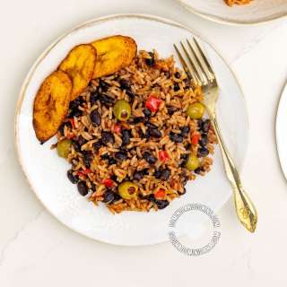 Black Beans and Rice Recipe (Moro de Habichuelas Negras).