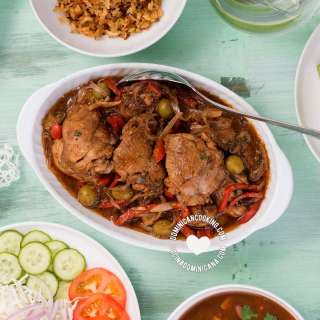 Pollo Guisado [Recipe + Video] Dominican Chicken