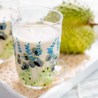 Champola or Jugo de Guanábana [Recipe + Video] How to Make Soursop Juice)