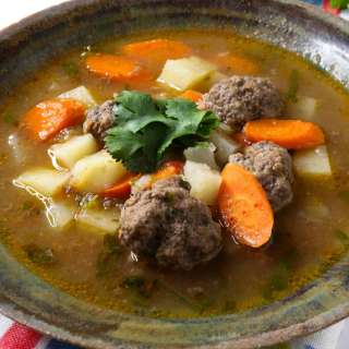 Caldo de Albóndigas