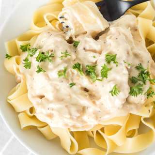 Zesty Crockpot Chicken Alfredo