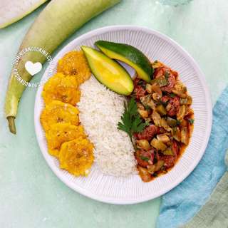 Calabacita o Bangaña Guisada [Recipe + Video] Bottle Gourd with Sausage