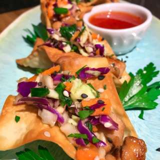 Sweet Chili Chicken Wonton Tacos