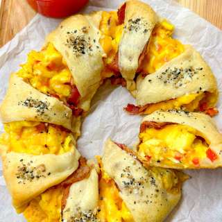 Bacon Egg and Cheese Breakfast Ring