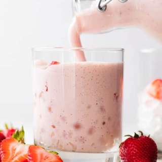 Agua de fresas (with milk!)