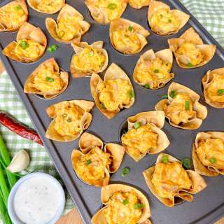 Buffalo Chicken Wonton Cups