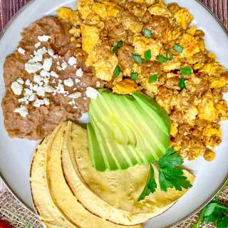 Huevos con Chorizo (Eggs with Chorizo)