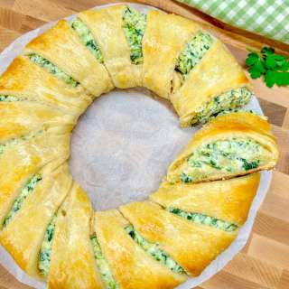 Spinach Artichoke Dip Ring