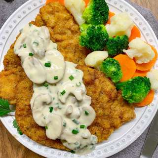 Rahmschnitzel (Creamy Mushroom Schnitzel)