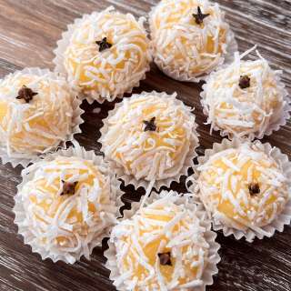 Coconut Kisses (Beijinho de Coco)