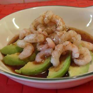 Avocado with Prawns and Balsamic Dressing
