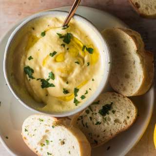 Easy Garlic Aioli from Scratch