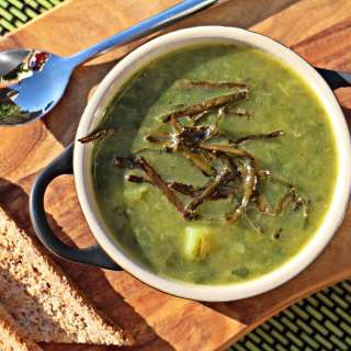 Green Soup with Sea Spaghetti