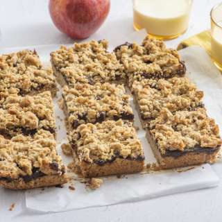 Fruit and Oat Crumble Bars
